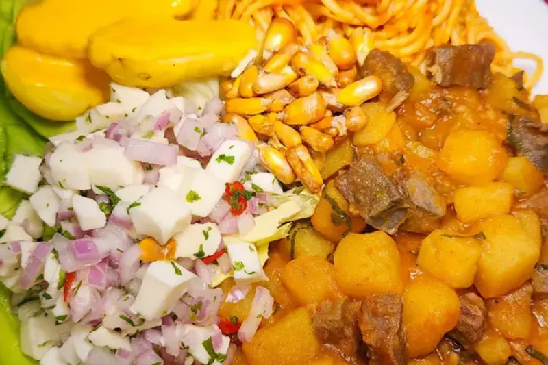 Combinado con Tallarín con Chanfainita