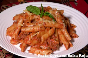 Pasta Corta en Salsa Roja