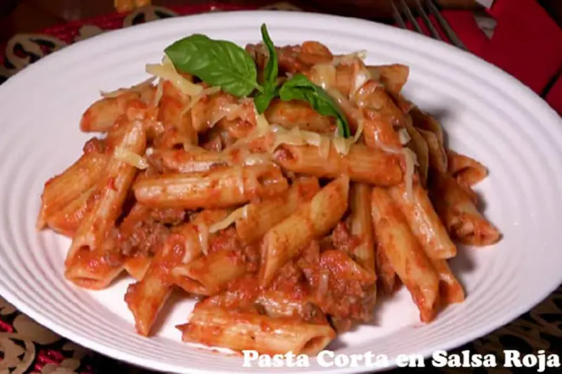 Pasta Corta en Salsa Roja