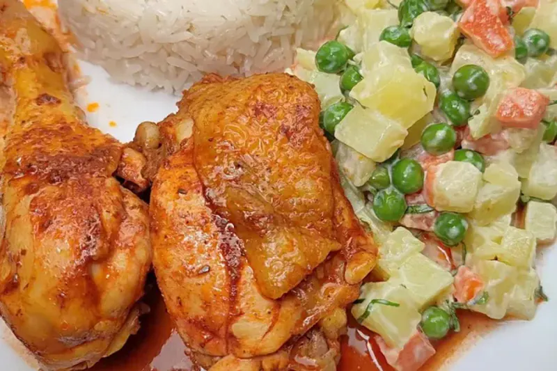 Pollo a Olla con Ensalada Blanca