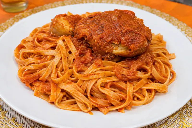 Tallarines Rojos con Pollo